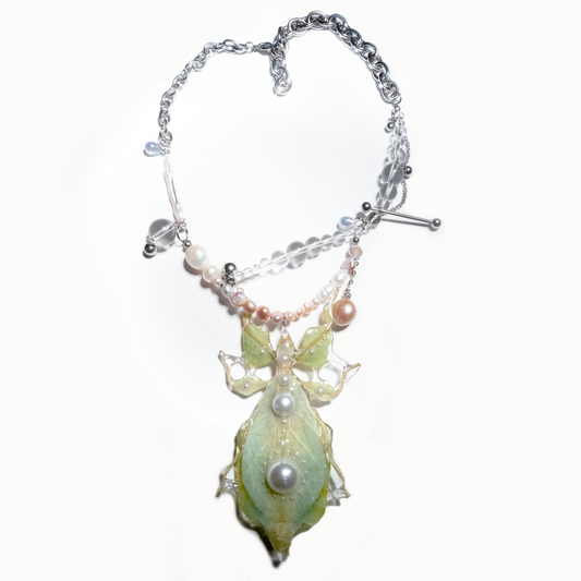 Leaf Mantis Pearl Necklace